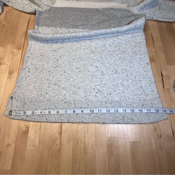 Loft Women’s Gray & White Speckled Sweater Size Medium Petite - Picture 5 of 9